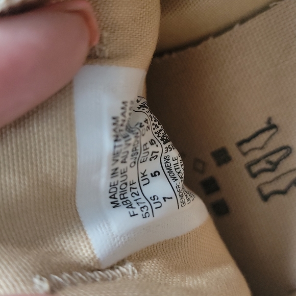 Converse - Picture 8 of 9